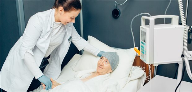Eine auf die jeweilige Patientin, den jeweiligen Patienten zugeschnittene Tumorschmerztherapie: Wichtige, alltägliche Aufgabe in der Onkologie.