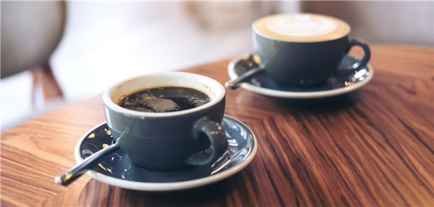 Schutz vor Corona-Infektion? „Kaffeetrinken ist plausibel“ Eine chemische Verbindung des Kaffees könnte die Interaktion zwischen dem Spike-Protein des Coronavirus und dem ACE-2-Rezeptor der menschlichen Zellen hemmen, vermuten Wissenschaftler.