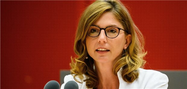 Corona-Pandemie schweißt Grenzregionen enger zusammen Eine der Unterzeichnerinnen des Memorandum of Understanding: Die rheinland-pfälzische Gesundheitsministerin Sabine Bätzing-Lichtenthäler (SPD).