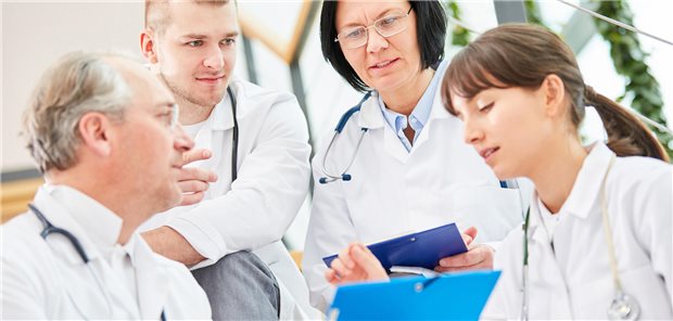 Eine gute Behandlungsqualität braucht vor allem auch gute Ausbildung. Dafür müssen aber die personellen Ressourcen in den Kliniken gegeben sein.