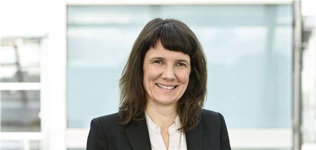 Wie Praxisteams hochbelastete pflegende Angehörige begleiten können Eine gute Ressource ist auch die DEGAM-Leitlinie „Pflegende Angehörige“, sagt Antje Schwinger, Leiterin des Forschungsbereichs Pflege im Wissenschaftlichen Institut der AOK (WIdO).