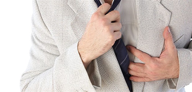 Wenn die Stimmung aufs Herz schlägt Eine hohe berufliche oder familiäre Belastung und andere psychische Probleme können aufs Herz schlagen. Psychotherapeuten fordern ein Screening auf solche Faktoren.