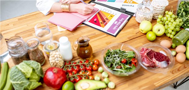 Morbus Crohn: In nur fünf Tagen per Diät zur Remission? Eine kalorienarme, pflanzenbasierte Kost für mehrere Tage am Stück pro Monat kann Patienten und Patientinnen mit Morbus Crohn bei der Remission helfen.