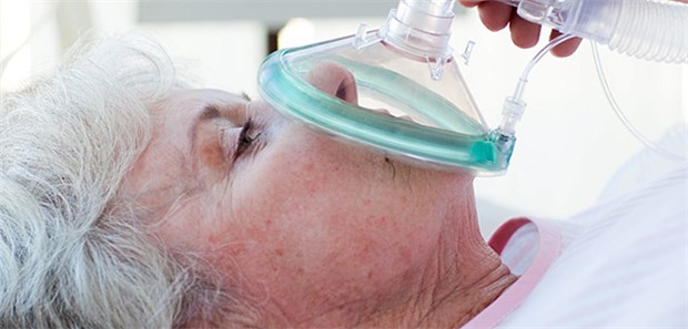 Großzügige Sauerstofftherapie erhöht die Mortalität Eine liberale Sauerstofftherapie kann wegen der guten SpO2-Werte dazu beitragen, dass eine Zustandsverschlechterung der Patienten zu spät erkannt wird.
