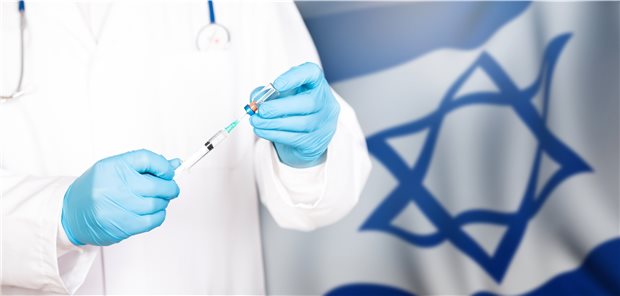 Eine mRNA-Impfung wird vorbereitet: Bei über 127.000 Armeeangehörigen in Israel traten nach der Impfung nur neun Myokarditis-Fälle auf.