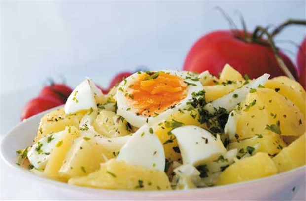 Eine möglichst hohe biologische Wertigkeit von Eiweißkombinationen in der Nahrung ist bei chronischer Niereninsuffizienz wichtig.