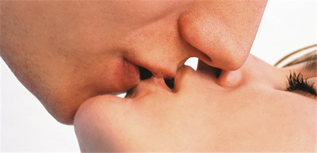 Schlüsselerlebnisse im Leben, die wirklich zählen Eine neue Liebe: Momente im Leben, die man nicht vergisst.