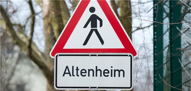 Corona-Teststudie in Alten- und Pflegeheimen Eine repräsentative Studie soll Aufschluss über das Corona-Geschehen in Hessens Heimen geben.