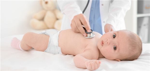 Eine schwere RSV-Welle traf in diesem Winter vor allem Kleinkinder. Für den unvorhersehbaren vermehrten Behandlungsbedarf gibt es zusätzliches Honorar.