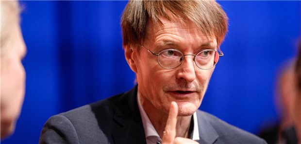 Lauterbach ruft zu mehr Corona-Vorsicht auf „Eine vermiedene Infektion ist wie ein zusätzliches Weihnachtsgeschenk“, so Bundesgesundheitsminister Karl Lauterbach – hier beim SPD-Bundesparteitag in Berlin.