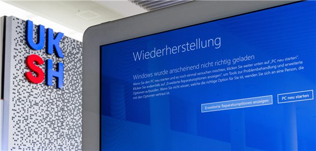 Weltweite IT-Ausfälle: So haben die Störungen das Gesundheitswesen getroffen Eine weltweite Störung von Microsoft-Systemen hat erhebliche Auswirkungen auch auf das Gesundheitswesen. Das Universitätsklinikum Schleswig-Holstein (UKSH) sagte alle elektiven Eingriffe ab, die von Freitag bis Sonntag geplant waren.
