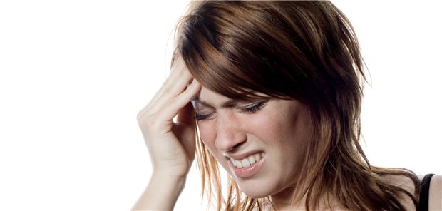 Eine zervikozerebrale Arteriendissektion sollte bedacht werden, wenn Patienten über einseitige Kopfschmerzen klagen, die stärker werden und nicht auf Schmerzmittel reagieren.
