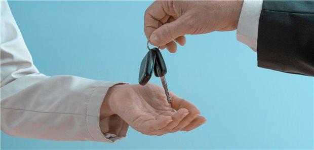 Einem uneinsichtigen Patienten den Autoschlüssel wegnehmen dürfen Ärztinnen und Ärzte nicht. 