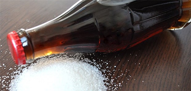 Zu viel Zucker Einen Haufen Zucker: Den fand Foodwatch in der Mehrzahl von Erfrischungsgetränken.