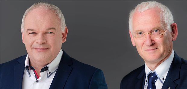 Einen „MVZ-EBM“ will die  MVZ-Gruppe „DerArzt“ jetzt wohl nicht mehr durchsetzen. Aufsichtsratsvorsitzender Michael G. Kosel (links) fordert allerdings von der KV Sachsen eine Einmalzahlung von 75.000 Euro je KV-Sitz und bringt eine 3-Tage-Woche ins Spiel. KV-Chef Heckemann weist das zurück.