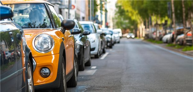 Kommunen dürfen für Arzt-Parkausweis Mindestzahl an Hausbesuchen verlangen Einen Parkplatz zu finden in der Stadt, ist oft schwierig. In Nordrhein-Westfalen können Ärzte und Ärztinnen Parkausweise beantragen für Hausbesuche.