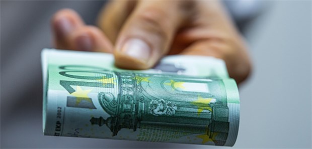 Selber löhnen kann sich lohnen Einen Schaden selbst regulieren? Beispielsweise bei der Kfz-Versicherung kann dies sinnvoll sein, um auf längere Sicht Geld zu sparen.