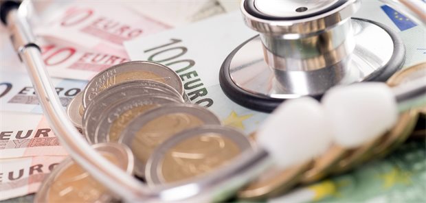 Einen Schaden von 23.000 Euro verursachte der Arzt bei der privaten Krankenversicherung.