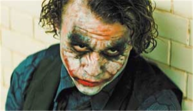 Die Traumfabrik der kranken Zeitgenossen Einer der brilliantesten, gebrochensten und perfidesten Psychopathen der Filmgeschichte: Der Joker (dargestellt von Heath Ledger) im Batman-Film "The Dark Knight".