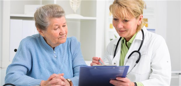 Einer theoretischen Aufklärung für einen Eingriff können Ärzte nur bedingt vertrauen (Symbolbild).