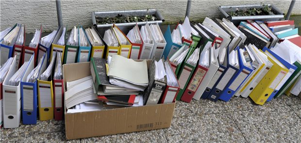 Akten auf der Straße