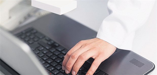 Eingabe in die Praxis-EDV: Auch die Anwenderfreundlichkeit wurde von den Umfrageteilnehmern gut bewertet.