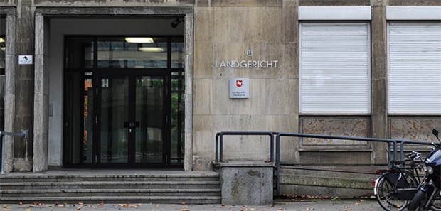 Falscher Arzt steht vor Gericht Eingang des Landgerichts Hannover.