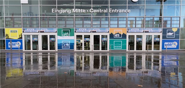 Messehallen werden zum Hamburger Impfzentrum Eingang zu den Hamburger Messehallen. Hier soll, wenn alles gut läuft, ab Mitte Dezember gegen SARS-CoV-2 geimpft werden.