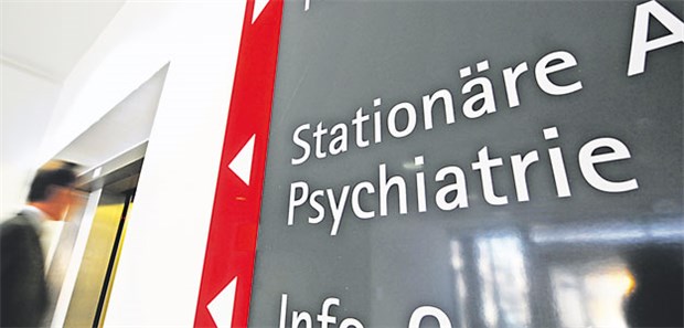 Koalition rückt von Tagespauschalen ab Eingang zu einer Psychiatriestation: Am Vergütungssystem für die stationäre Versorgung wird weiter gefeilt.