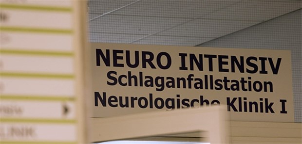 Eingangsbereich zur Schlaganfallstation (Stroke Unit) einer Klinik.