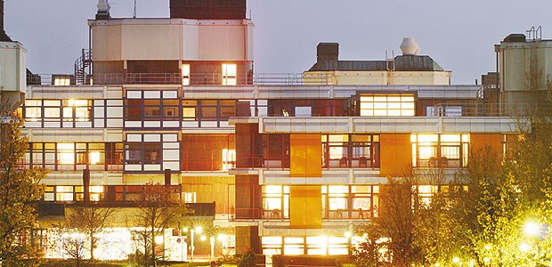 'Tiefgreifendes, substanzielles Umsteuern nötig' Einheit des Uniklinikums Gießen/Marburg auf den Marburger Lahnbergen: Hier ist unter anderem das Partikeltherapiezentrum untergebracht, für dessen Inbetriebnahme weiterhin kein gesicherter Termin feststeht.