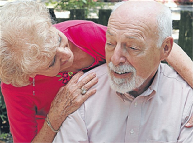 "Es ist, als existiere man immer weniger" Einige Patienten mit Alzheimer berichten von einer intensiven Beziehung zur Familie.