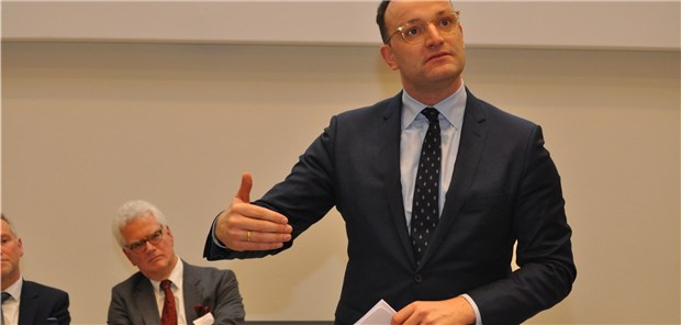 Spahn wirbt für Parteikollegen – und sich selbst „Einige in Deutschland sind immer so absolut und hysterisch unterwegs“ : Bundesgesundheitsminister Jens Spahn (CDU) bei seinem Auftritt in Hamburg.