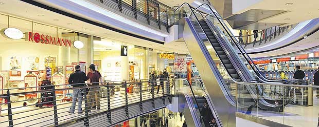Renditejäger setzen auf Shopping-Center Einkaufszentren, wie die Königsbau-Passagen in Stuttgart, liegen bei Investoren hoch im Kurs.