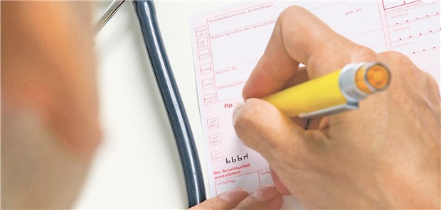 Einmal aufschreiben, viermal zur Apotheke? Die Einführung eines Wiederholungsrezepts ist unter Ärzten nicht unumstritten.