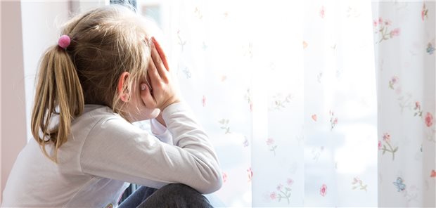 Corona-Paket für Kinder ist aus Ärztesicht nur ein Anfang Einsam im Kinderzimmer: In der Coronakrise befinden sich viele Kinder wegen dem Lockdown in sozialer Isolation.