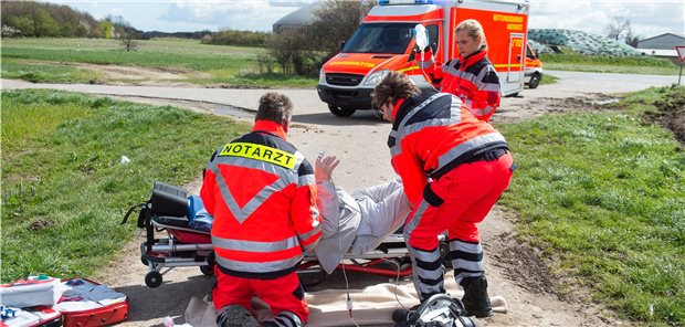 Thüringer Rettungskräfte sollen Patienten-Infos via Tablet an Klinik senden Einsatz von Rettungskräften auf dem Land: Informationen zum Patientenzustand können in Thüringen künftig direkt an die Kliniken übermittelt werden.
