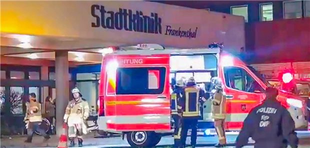Brand in Stadtklinik Frankenthal – zwei Tote gefunden Rettungsdienst vor der Stadtklinik Frankenthal.