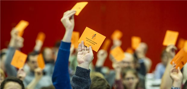 Marburger Bund ringt um Unvereinbarkeitsbeschluss zur AfD Einstimmiges Signal gegen Rechts: 143. Hauptversammlung des Marburger Bundes in Mainz.