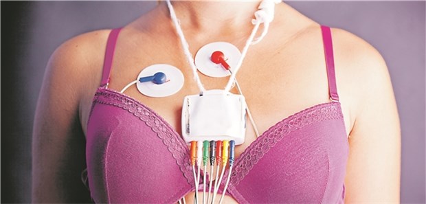 Große Brüste können das EKG verwirren Elektroden zur EKG-Ableitung: Vor der Untersuchung sollte nach Implantaten gefragt werden.