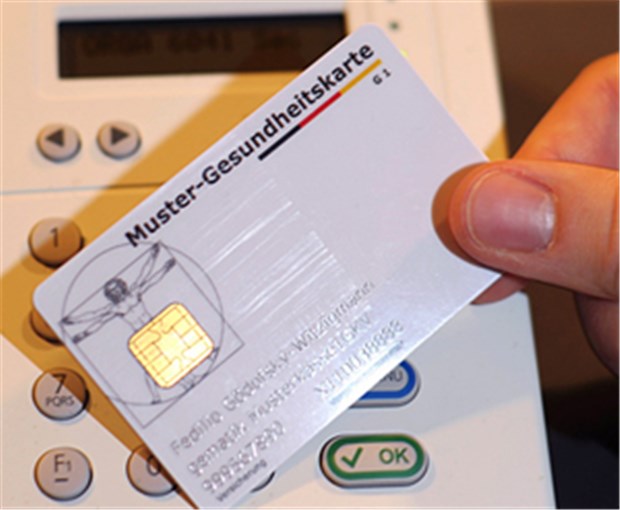 Freie Ärzte zweifeln an der Kartenquote Elektronische Gesundheitskarte: Die AOK Rheinland/Hamburg hat nach eigenen Angaben die vorgeschriebene Quote erfüllt.