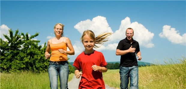 Eltern und Freunde sind entscheidende Bewegungsvorbilder Eltern sind beim Thema Sport ein wichtiger Einflussfaktor für Kinder.