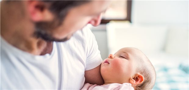 Elternzeit fair aufteilen: Das eigene Kind zu erleben und auch den Betreuungsaufwand zu kennen, ist eine bereichernde Erfahrung. 