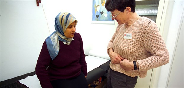 Toleranz bei muslimischen Patienten gefragt Empathie und Kommunikationsfähigkeit sind im Umgang mit ausländischen Patienten wichtig.