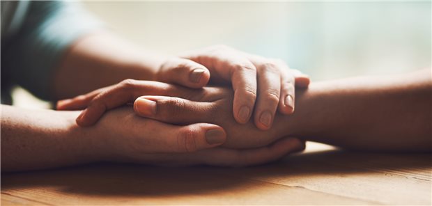 Empathie und Zuwendung: Möglicherweise lässt sich die Nachsorge bei Langzeitüberlebenden von Krebs stratifizieren, legen die Ergebnisse einer US-Studie nahe.