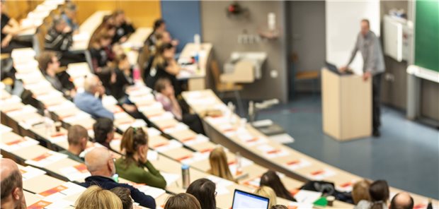 Sechs von zehn Studiengängen ohne Zulassungsbeschränkung Endlich im Hörsaal: Der Weg an die Hochschule führt in vielen Unistädten nur über den NC.