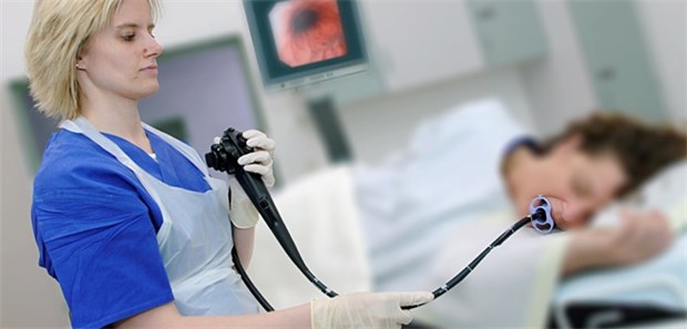 Endoskopie: Patienten mit Barrett-Ösophagus werden regelmäßige Kontrollen empfohlen.