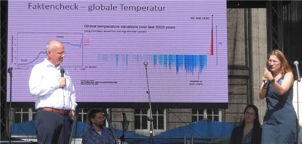 Hausarzt Erik Bodendieck: Klimaschutz und Gesundheit immer berücksichtigen! Engagiert in Sachen Klimaschutz: Melanie Gerhards, Psychotherapeutin aus Leipzig, und Erik Bodendieck, Präsident der Sächsischen Landesärztekammer, bei einer von Health Future Leipzig am Samstag in Leipzig organisierten Podiumsdiskussion.