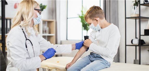 STIKO gibt Empfehlungen zur Pneumokokken-Impfung Entscheidend ist, dass überhaupt gegen Pneumokokken entsprechend der Alters- und Indikationsempfehlung geimpft wird. (Symbolbild mit Fotomodellen)