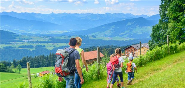 Entscheidend, wenn sich jemand auf über 2000 m begibt, ist, dass es nicht zu schnell geschieht. Kind oder Erwachsener – der Körper muss sich an den Sauerstoffmangel gewöhnen.